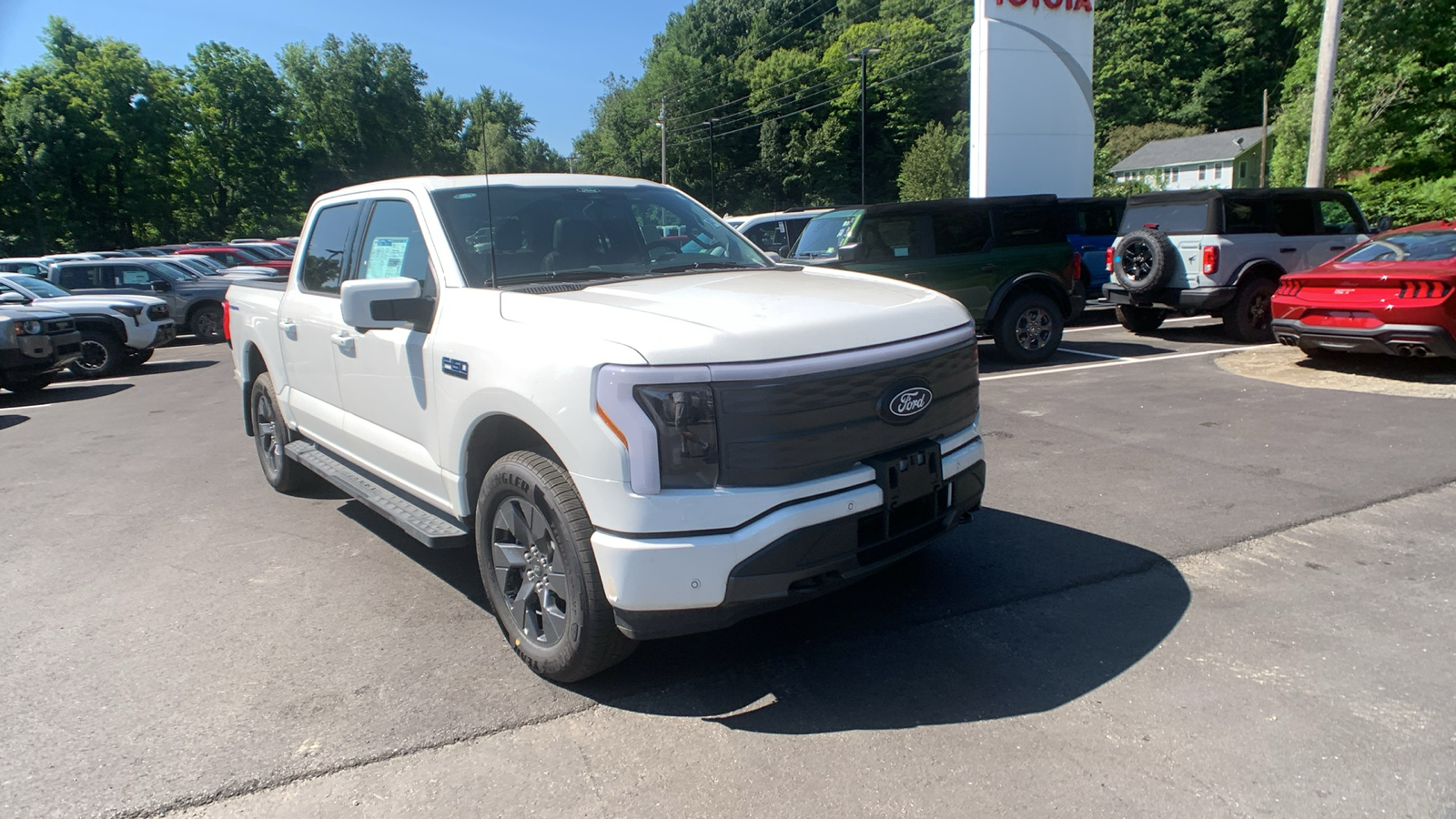 2024 Ford F-150 Lightning LARIAT 1