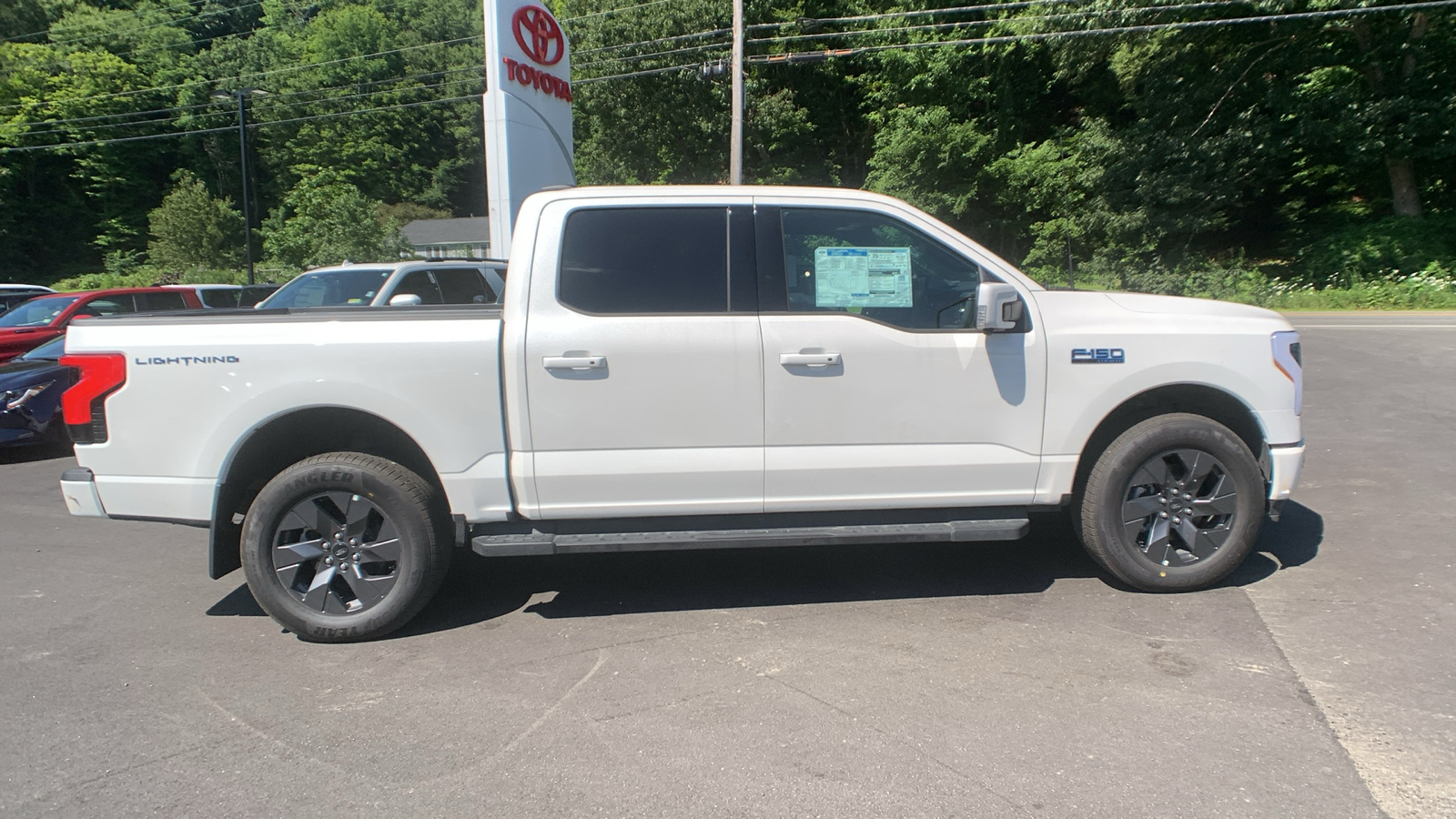 2024 Ford F-150 Lightning LARIAT 2