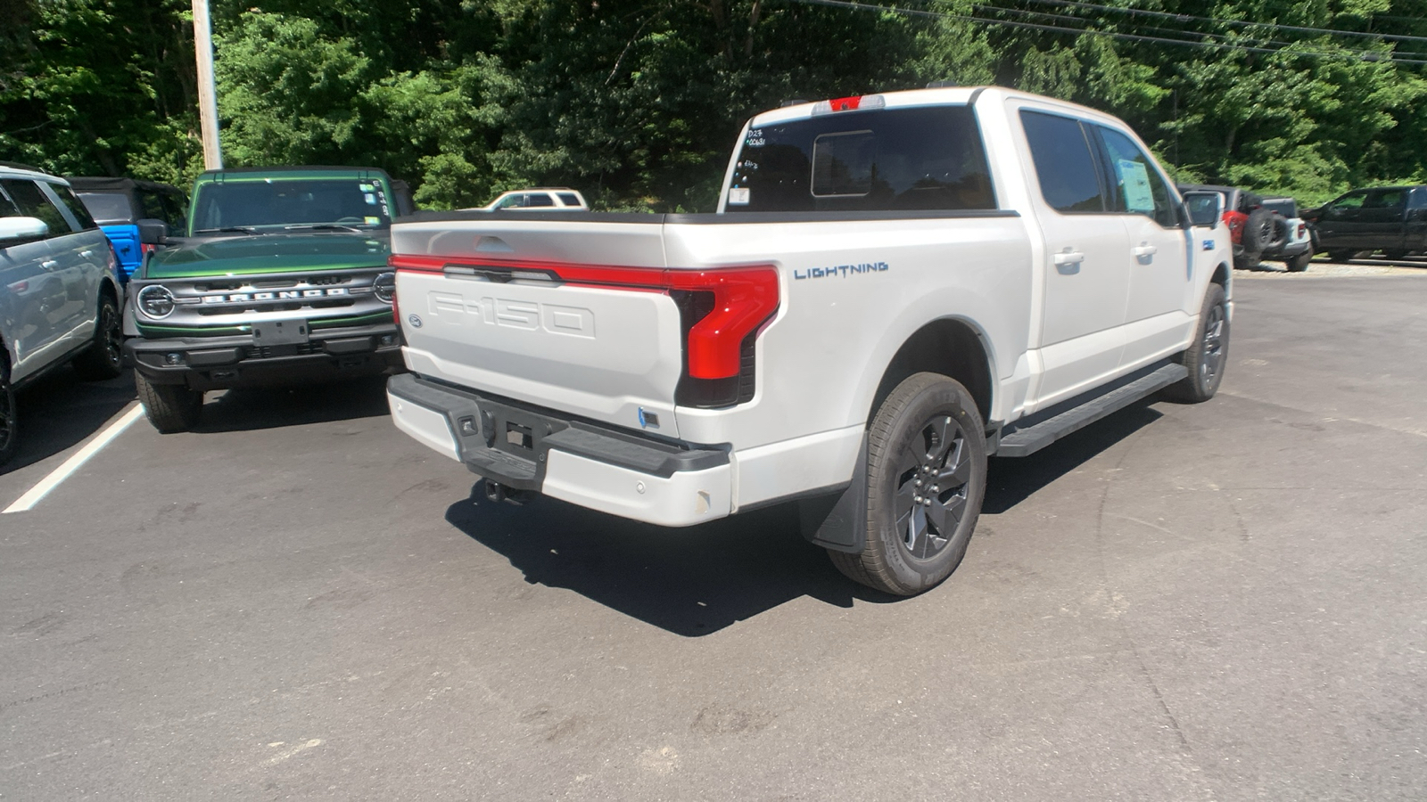 2024 Ford F-150 Lightning LARIAT 3