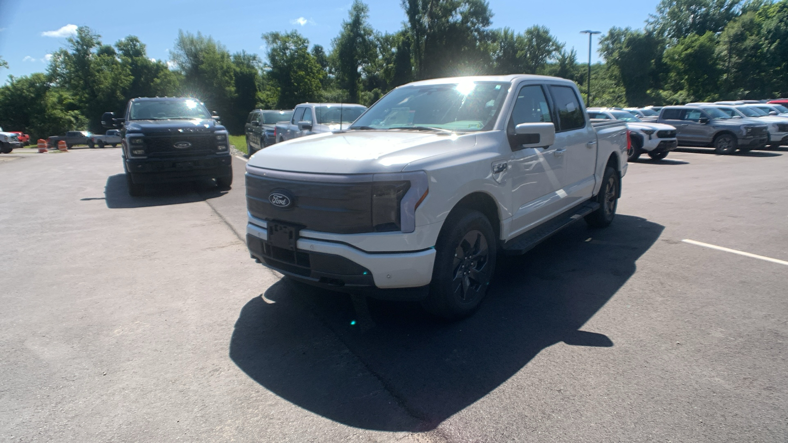 2024 Ford F-150 Lightning LARIAT 7