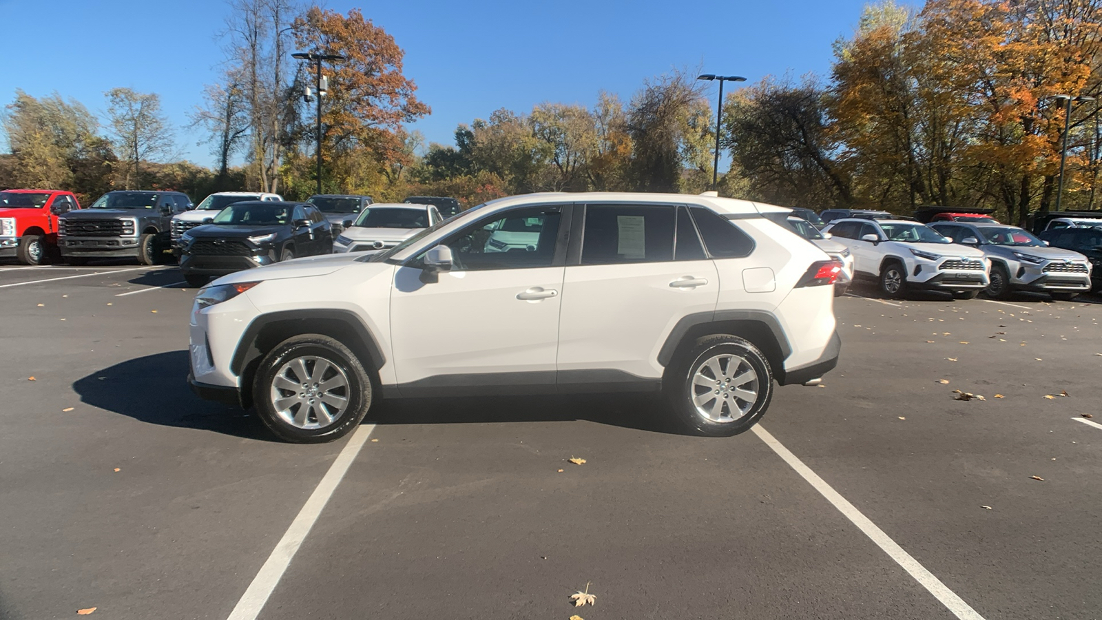 2022 Toyota RAV4 LE 6