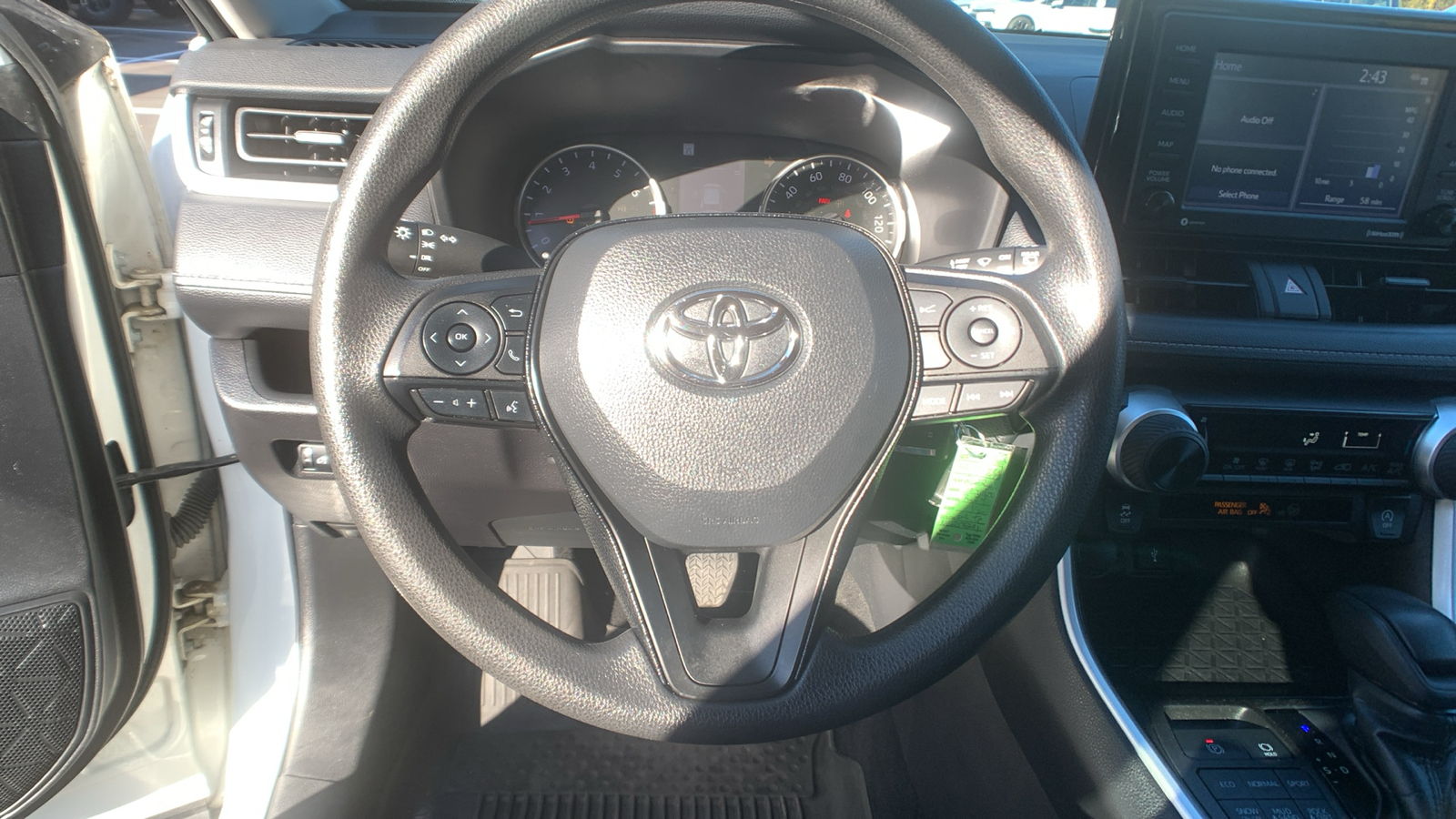 2022 Toyota RAV4 LE 22