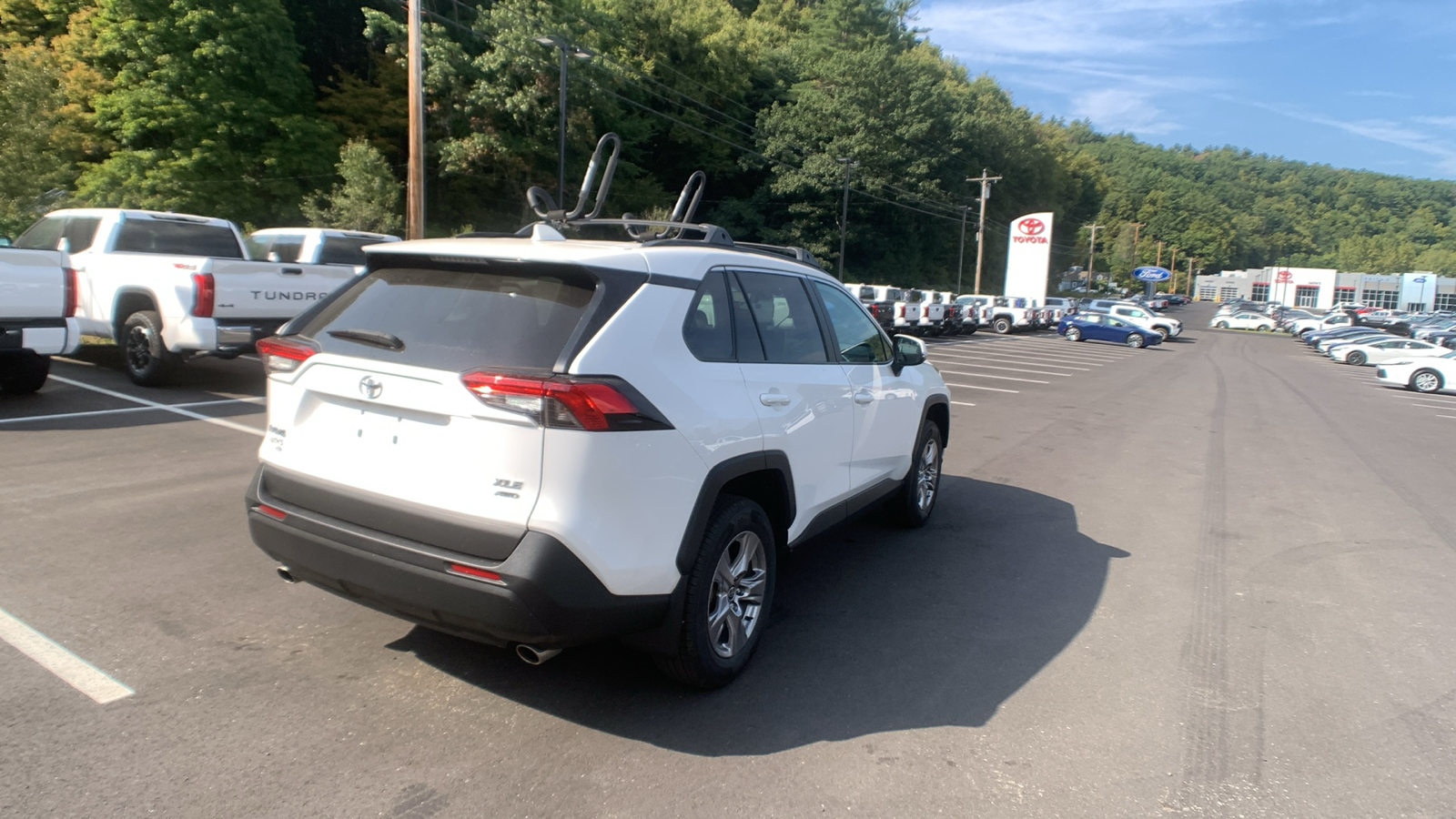 2022 Toyota RAV4 XLE 3