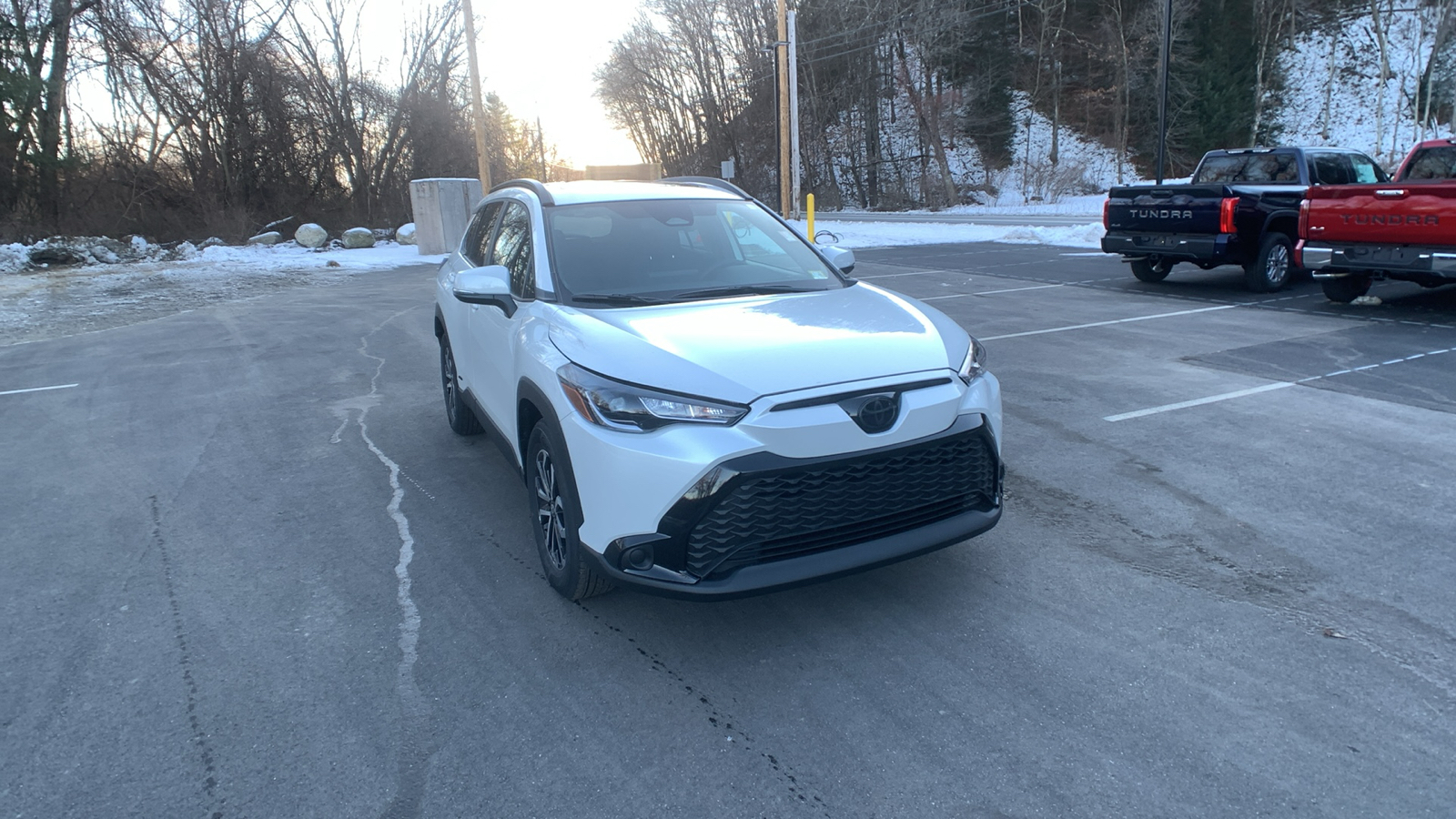 2024 Toyota Corolla Cross Hybrid SE 1