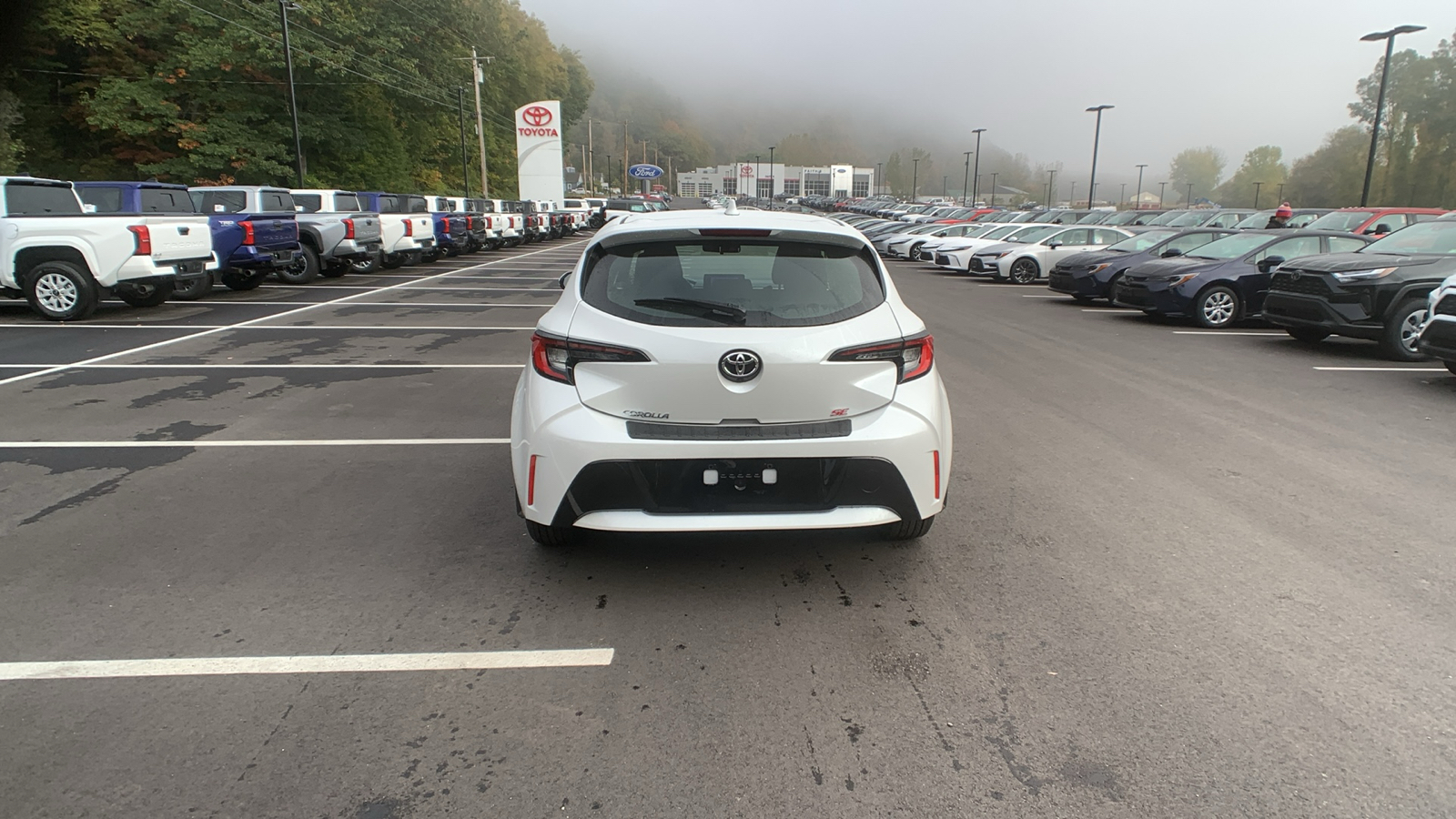 2025 Toyota Corolla Hatchback SE 4