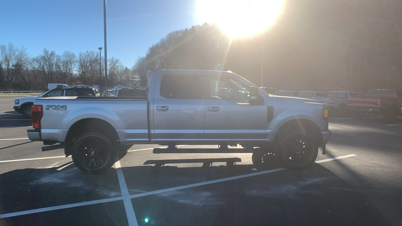 2022 Ford Super Duty F-250 SRW LARIAT 2