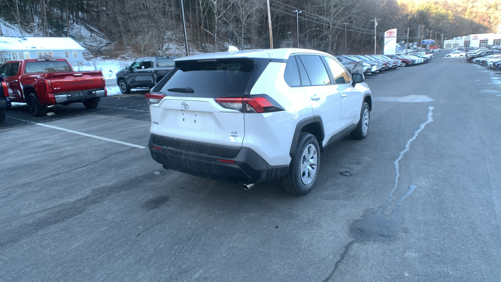 2025 Toyota RAV4 LE 3