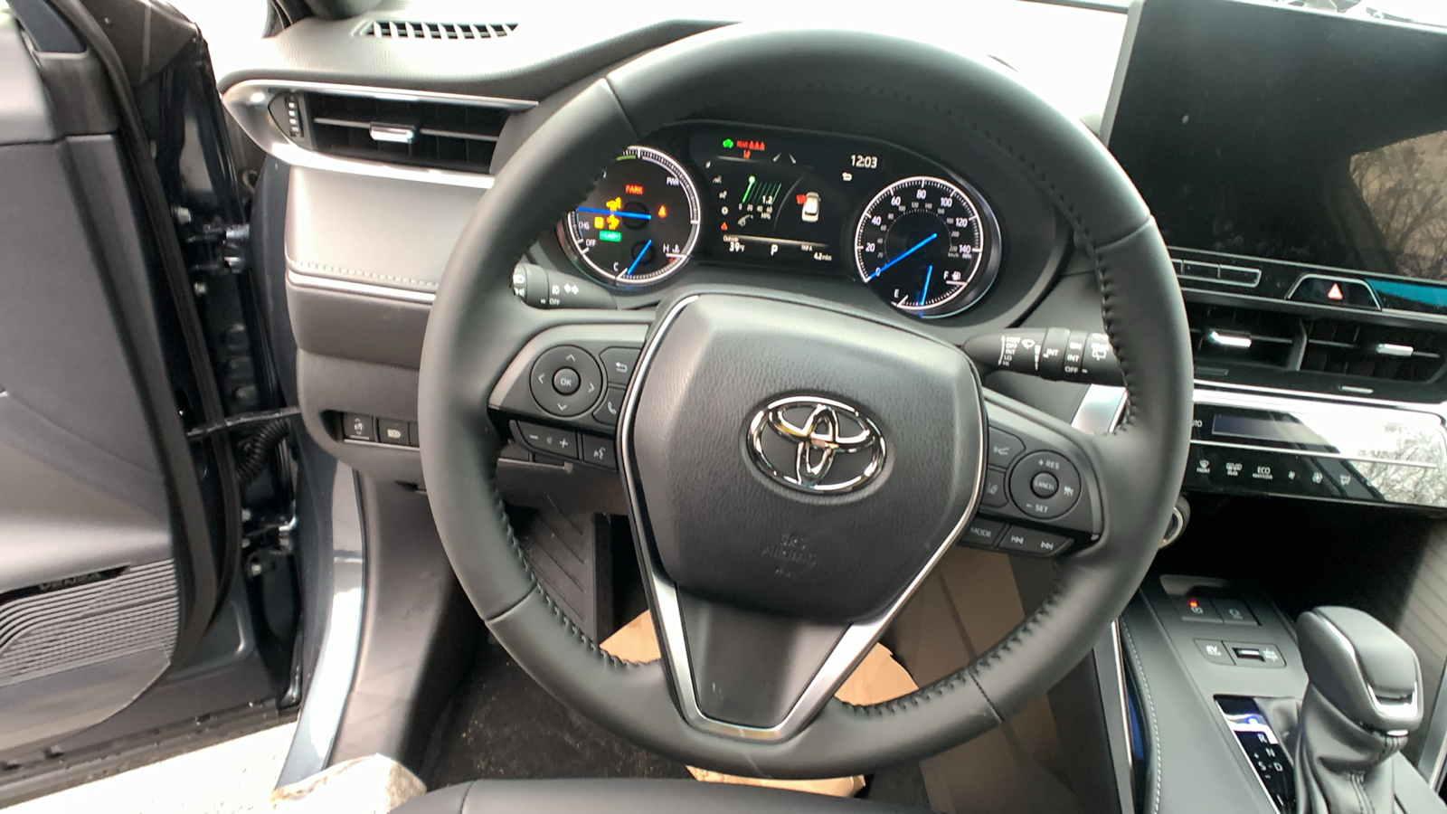 2024 Toyota Venza XLE 2