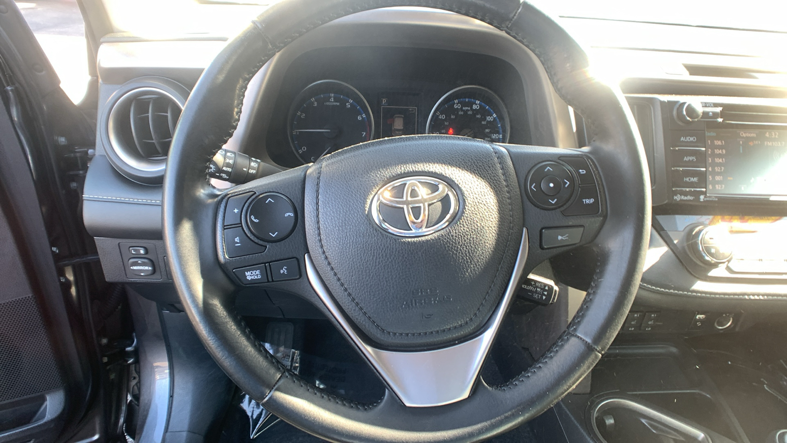 2018 Toyota RAV4 XLE 23