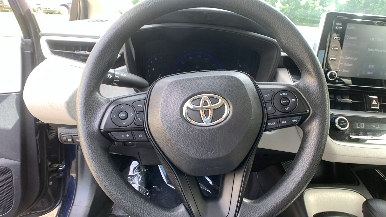 2021 Toyota Corolla Hybrid LE 21