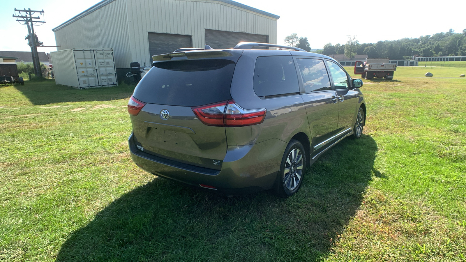 2020 Toyota Sienna XLE 3