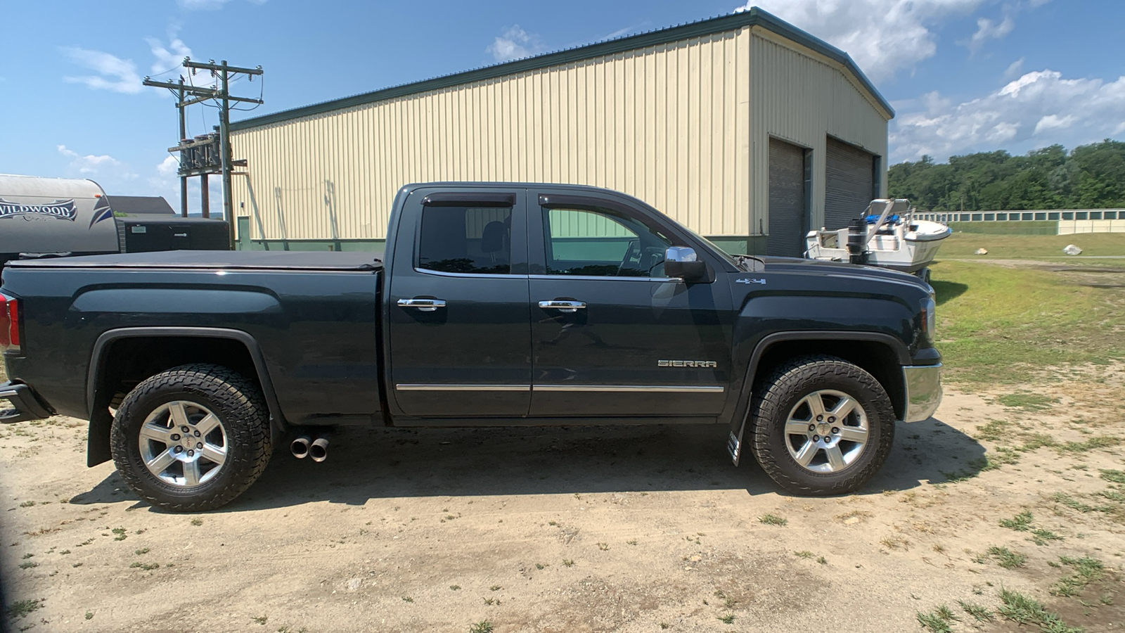 2017 GMC Sierra 1500 SLT 2