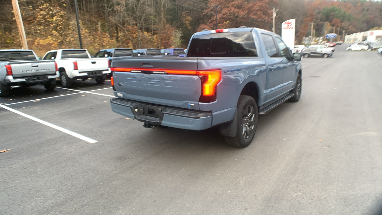 2023 Ford F-150 Lightning LARIAT 3