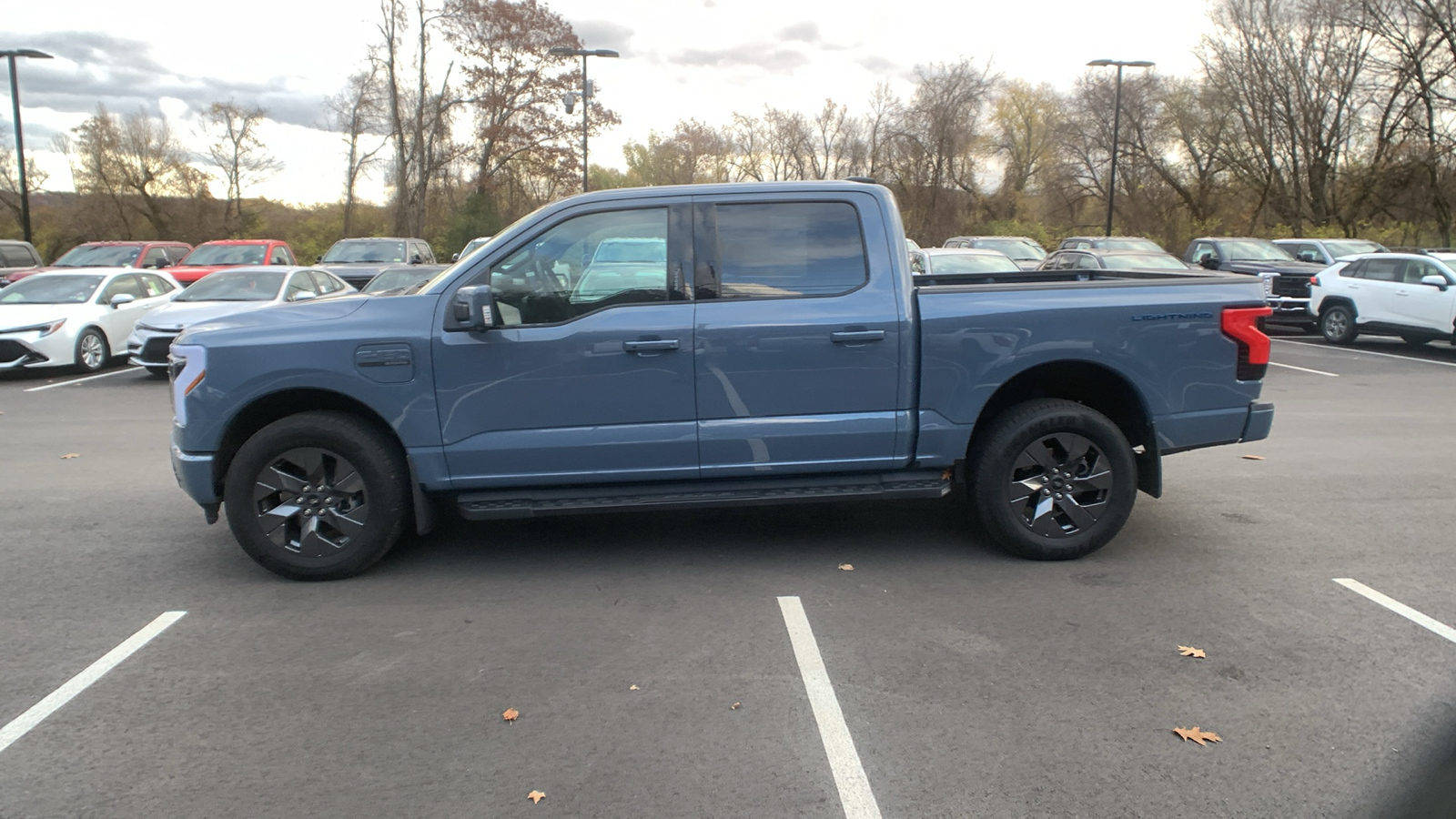 2023 Ford F-150 Lightning LARIAT 6