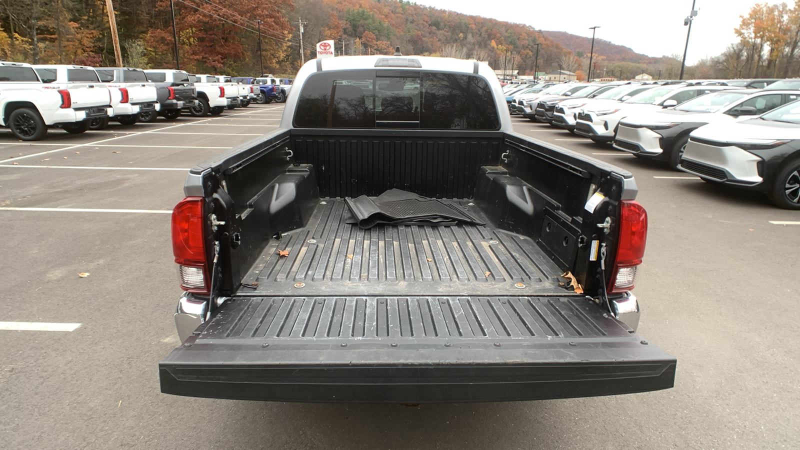 2022 Toyota Tacoma 4WD SR5 15