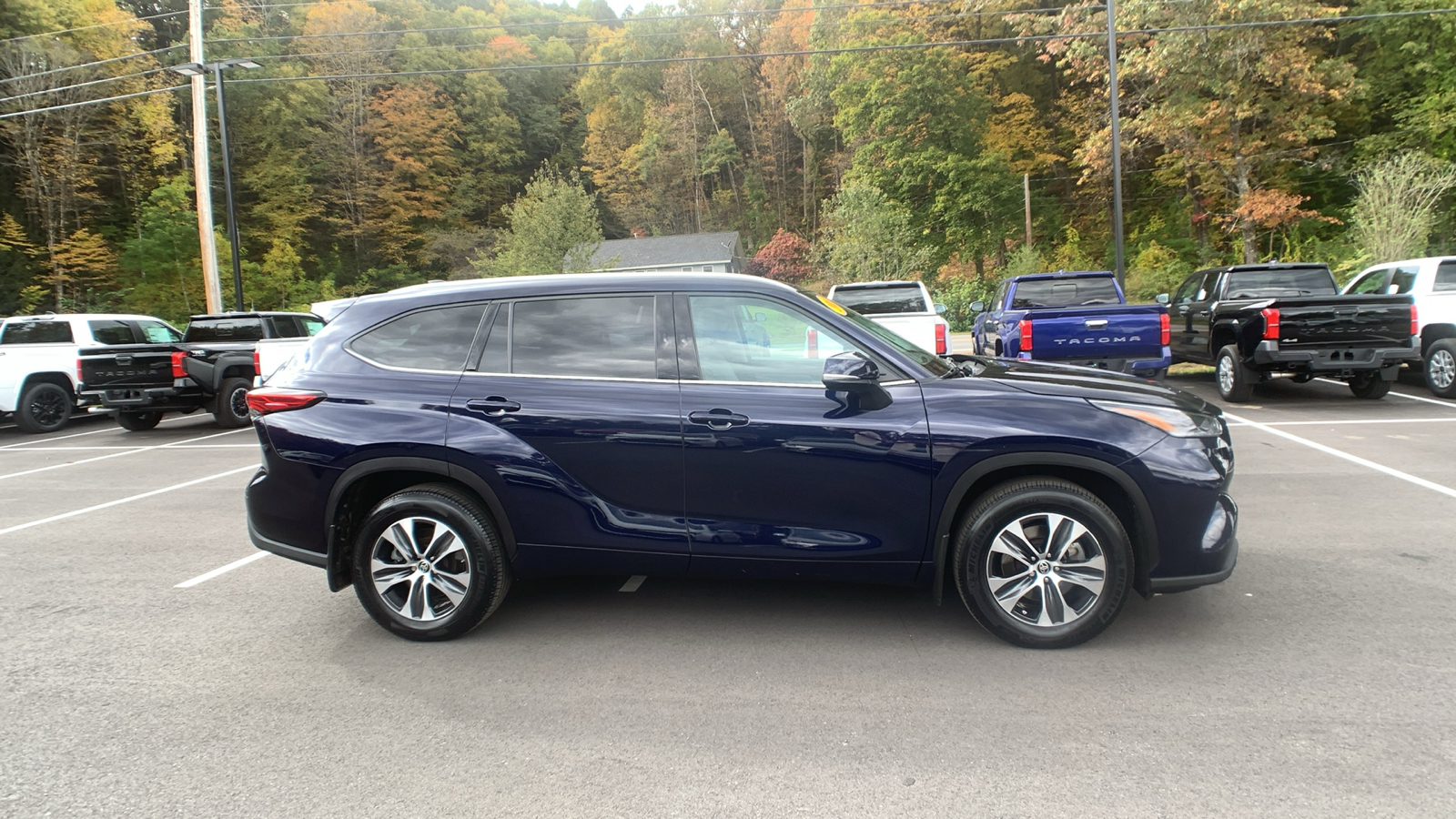 2021 Toyota Highlander XLE 2