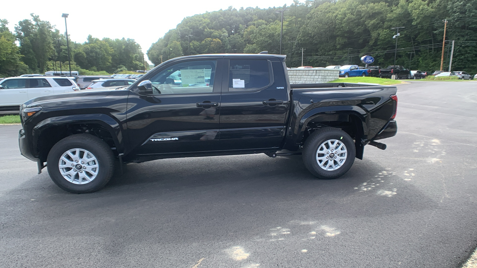 2024 Toyota Tacoma 4WD SR5 6