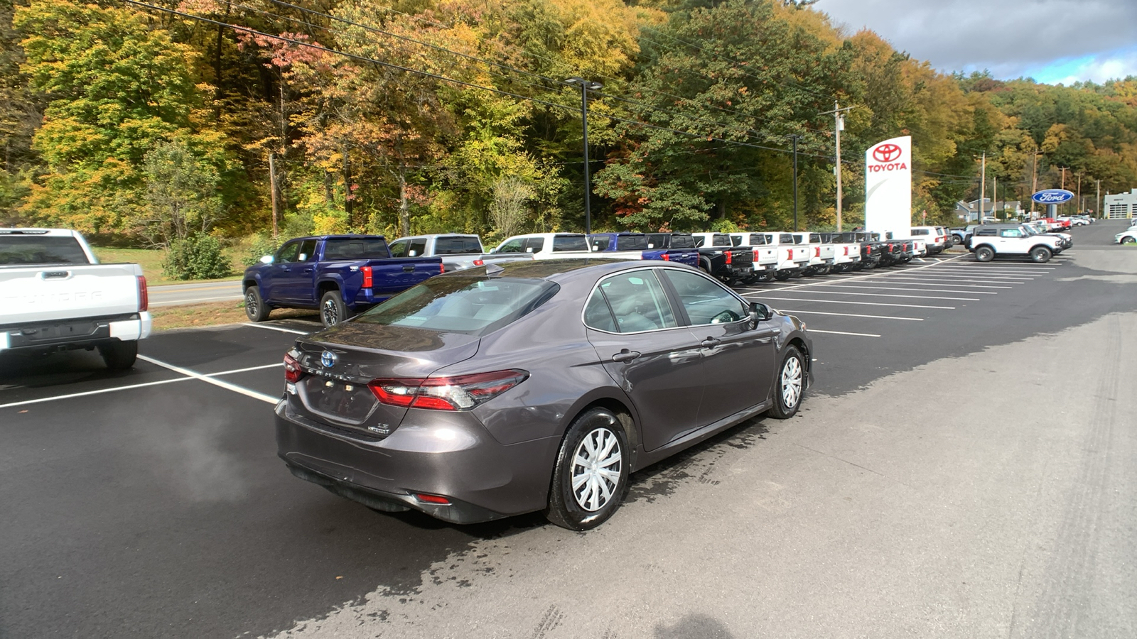 2021 Toyota Camry Hybrid LE 3