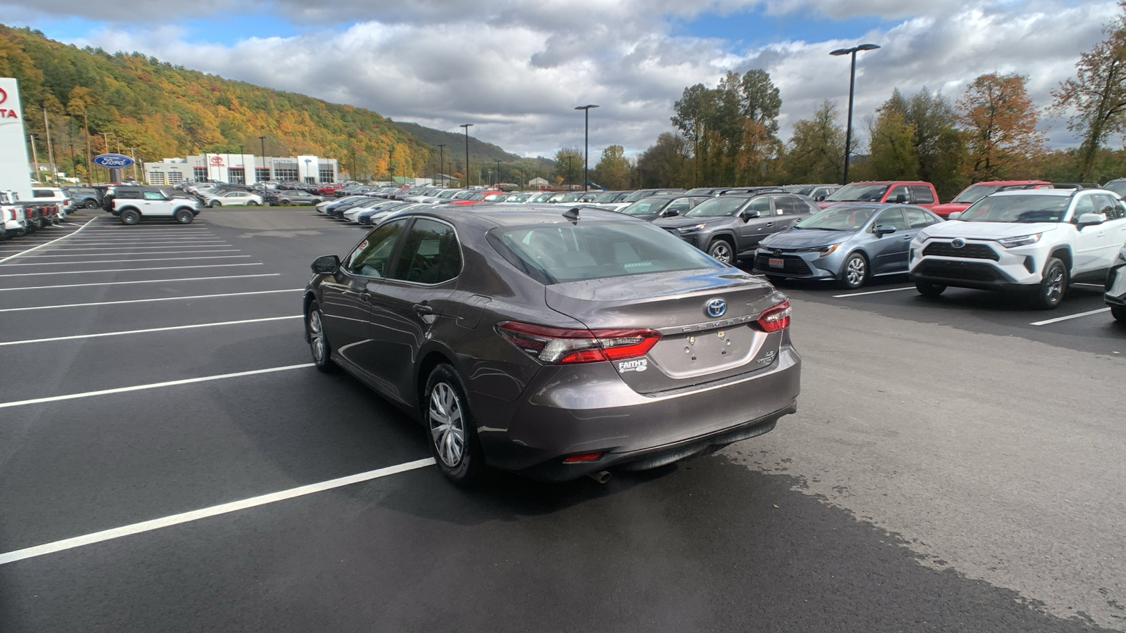 2021 Toyota Camry Hybrid LE 5