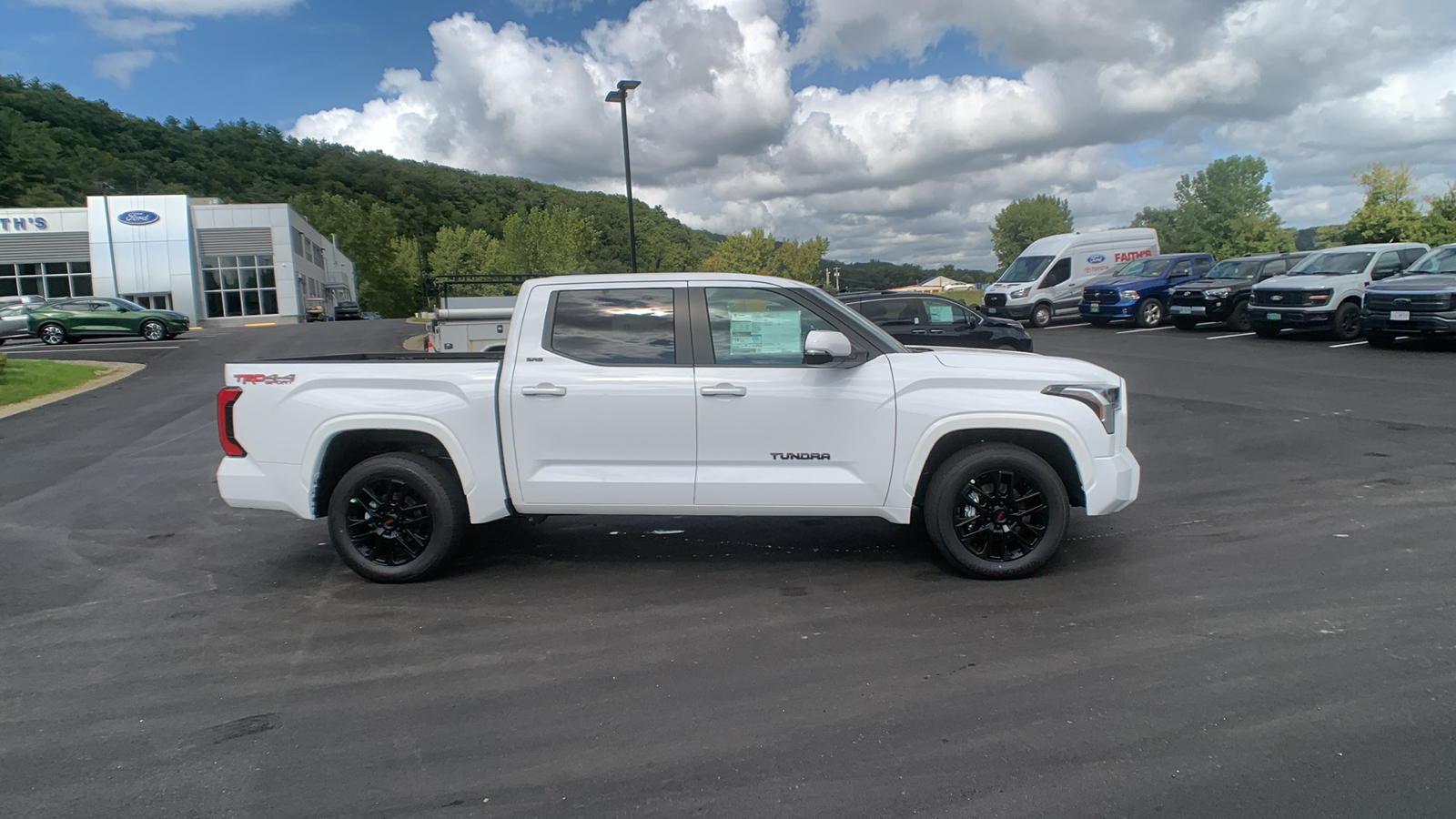 2024 Toyota Tundra 4WD SR5 2