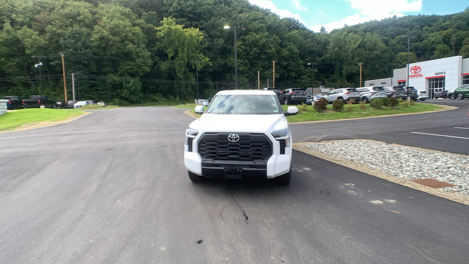 2024 Toyota Tundra 4WD SR5 8