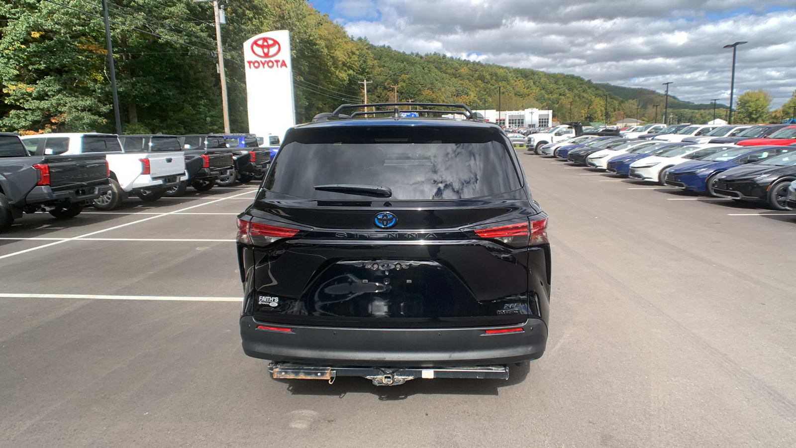 2022 Toyota Sienna XLE Woodland Edition 4