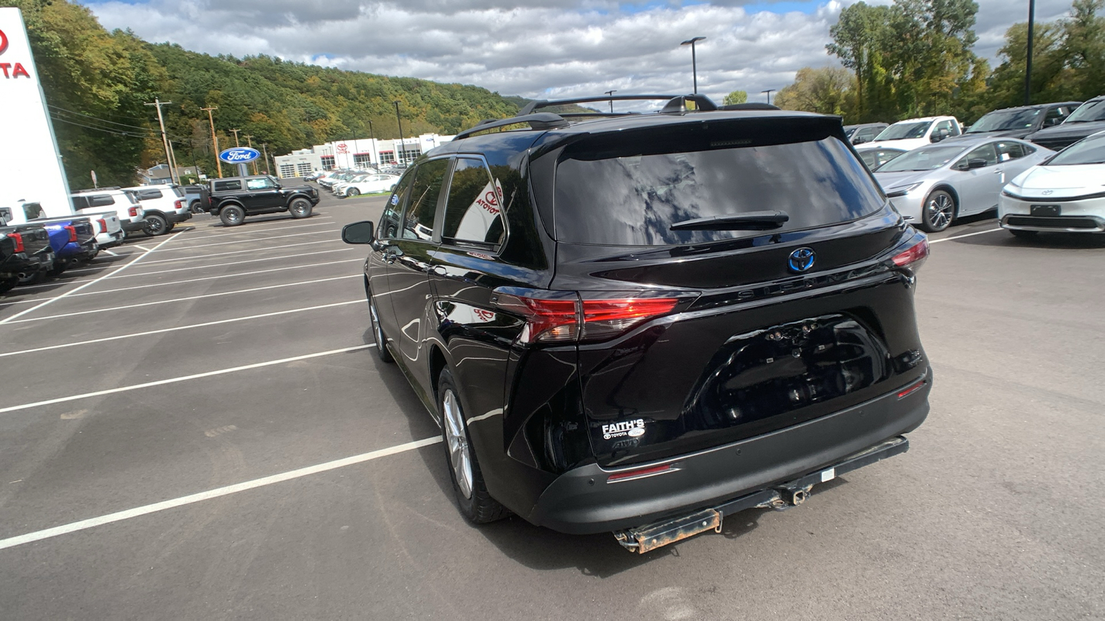 2022 Toyota Sienna XLE Woodland Edition 5