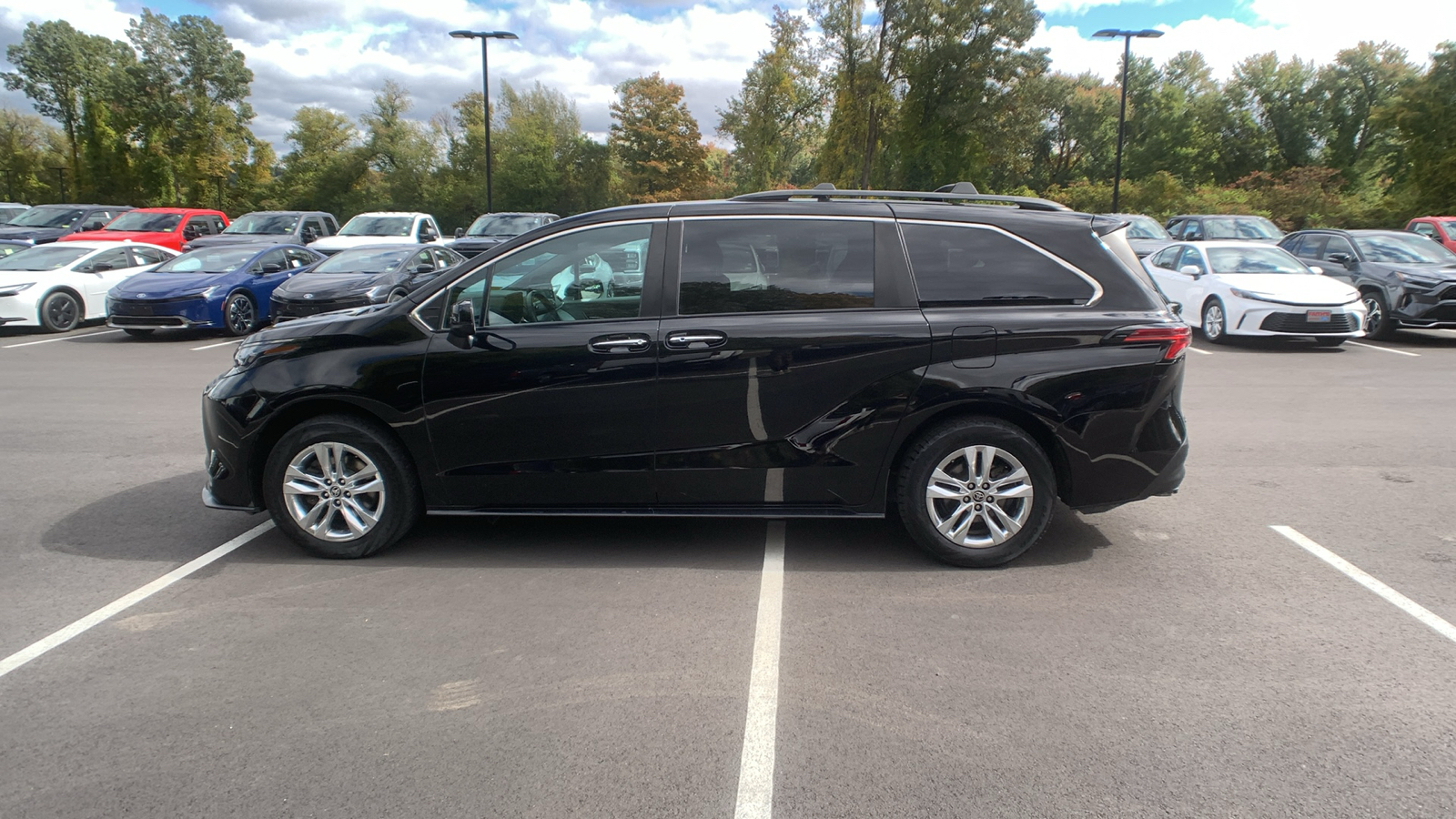 2022 Toyota Sienna XLE Woodland Edition 6