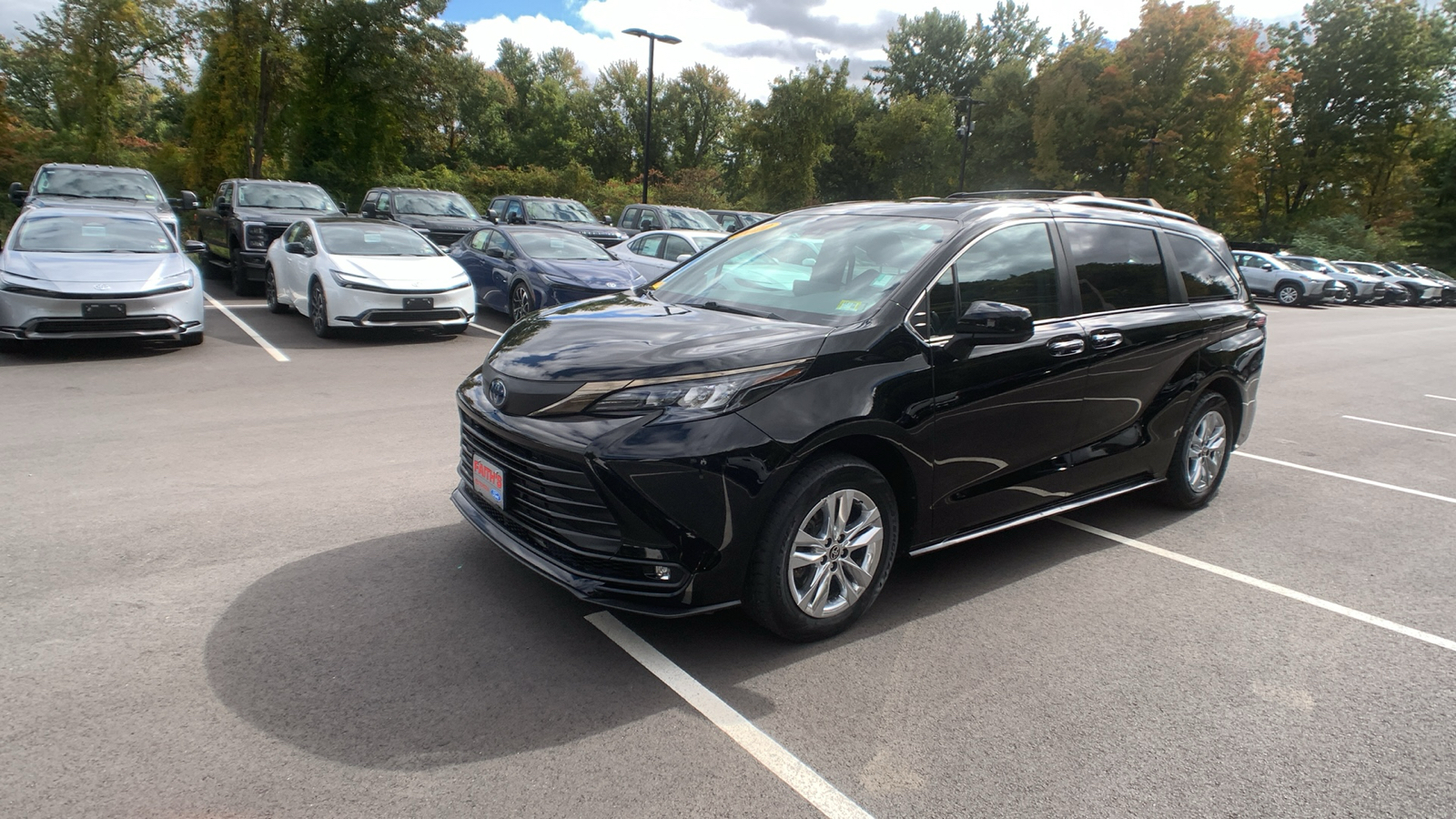 2022 Toyota Sienna XLE Woodland Edition 7