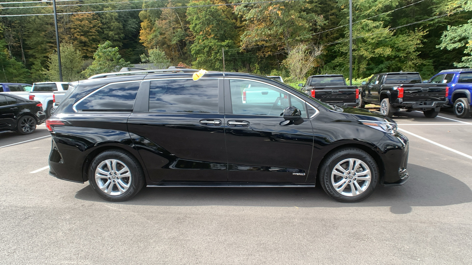 2021 Toyota Sienna XSE 2