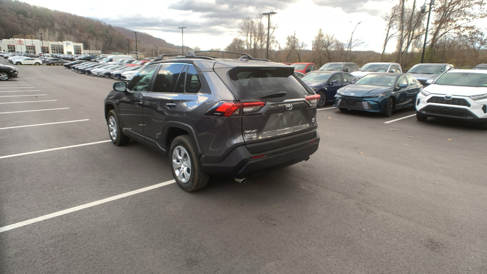 2021 Toyota RAV4 LE 5