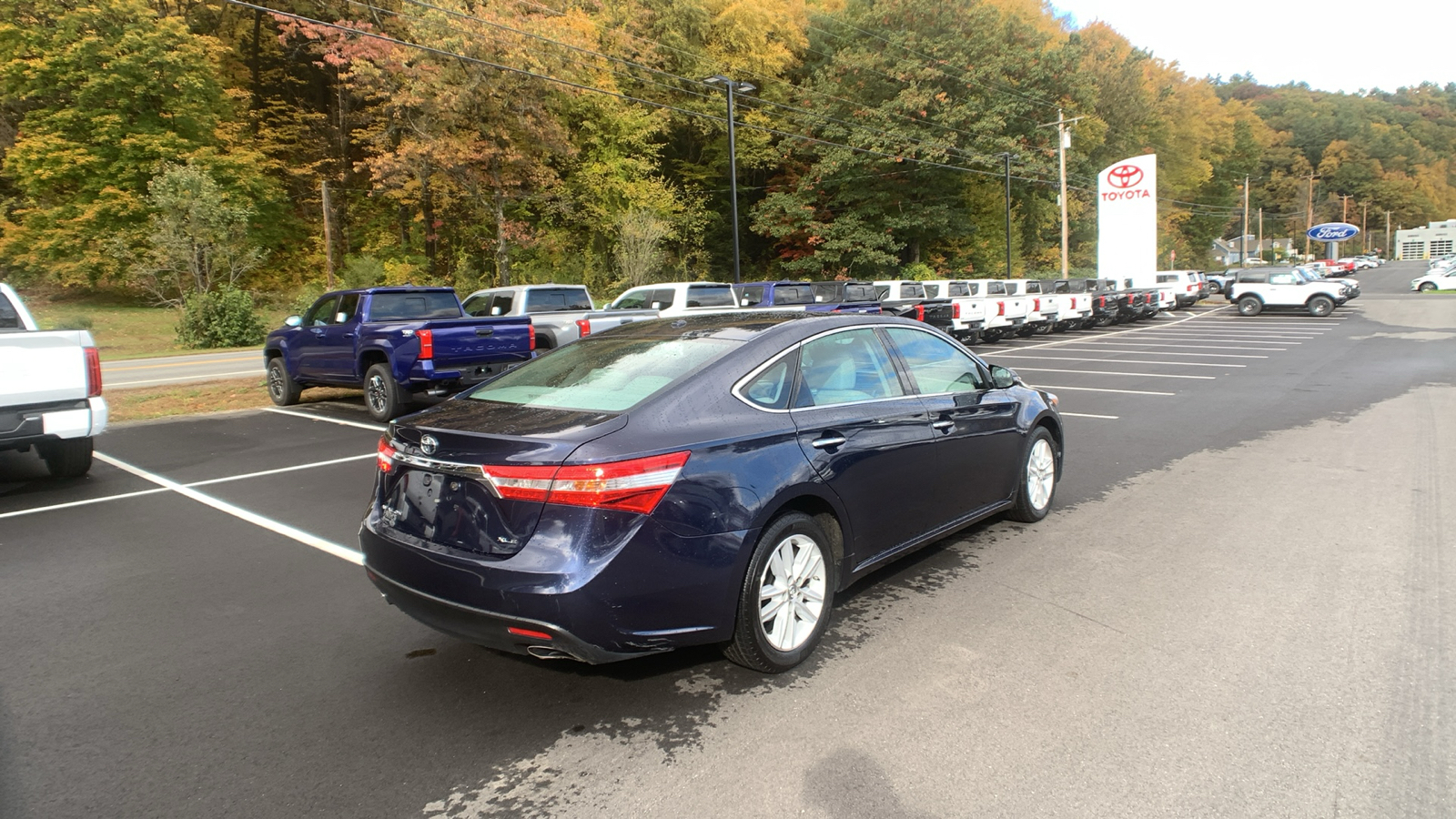 2015 Toyota Avalon XLE 3