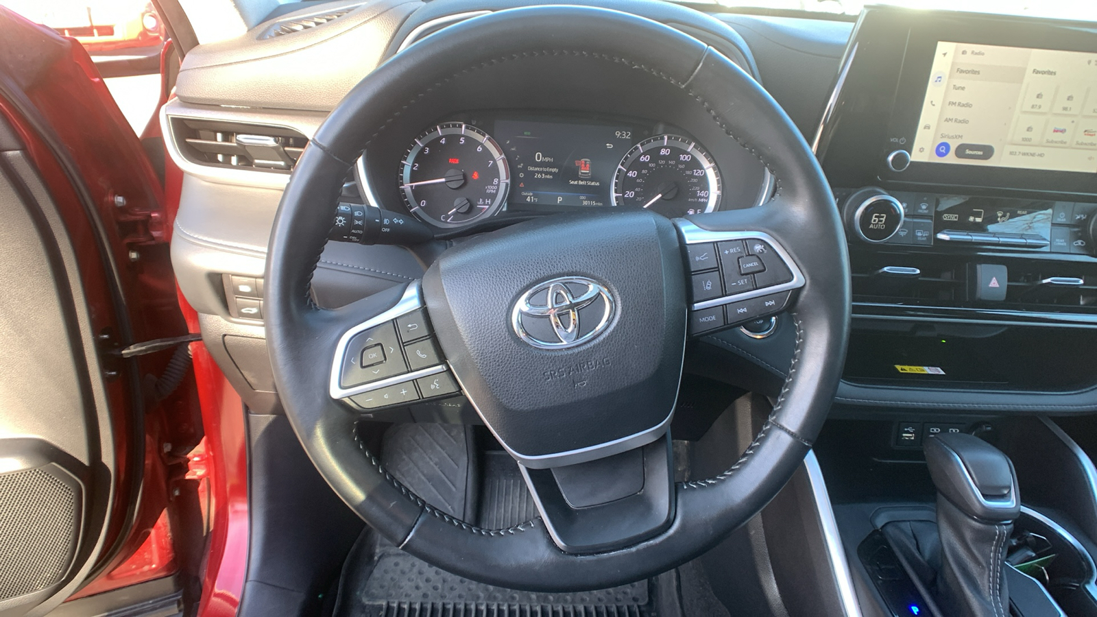 2023 Toyota Highlander XLE 26