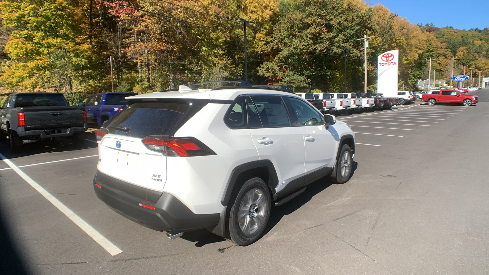 2024 Toyota RAV4 Hybrid XLE 3