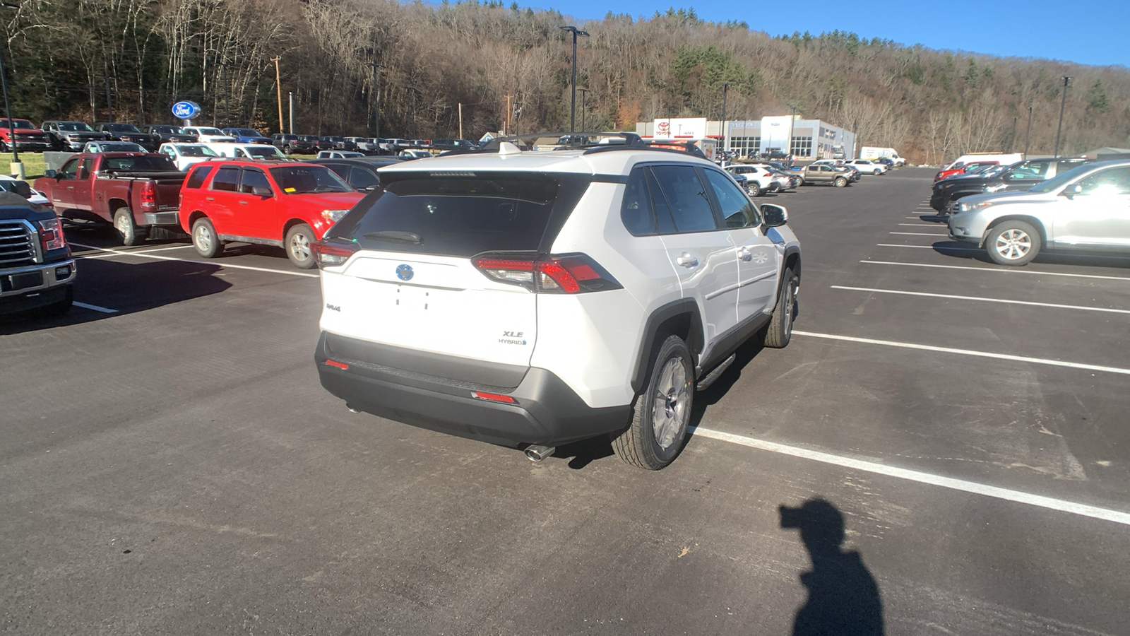 2024 Toyota RAV4 Hybrid XLE 3