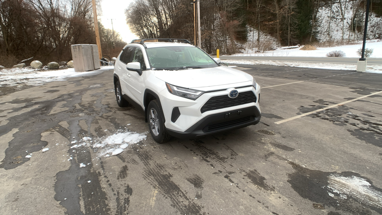 2024 Toyota RAV4 Hybrid LE 1