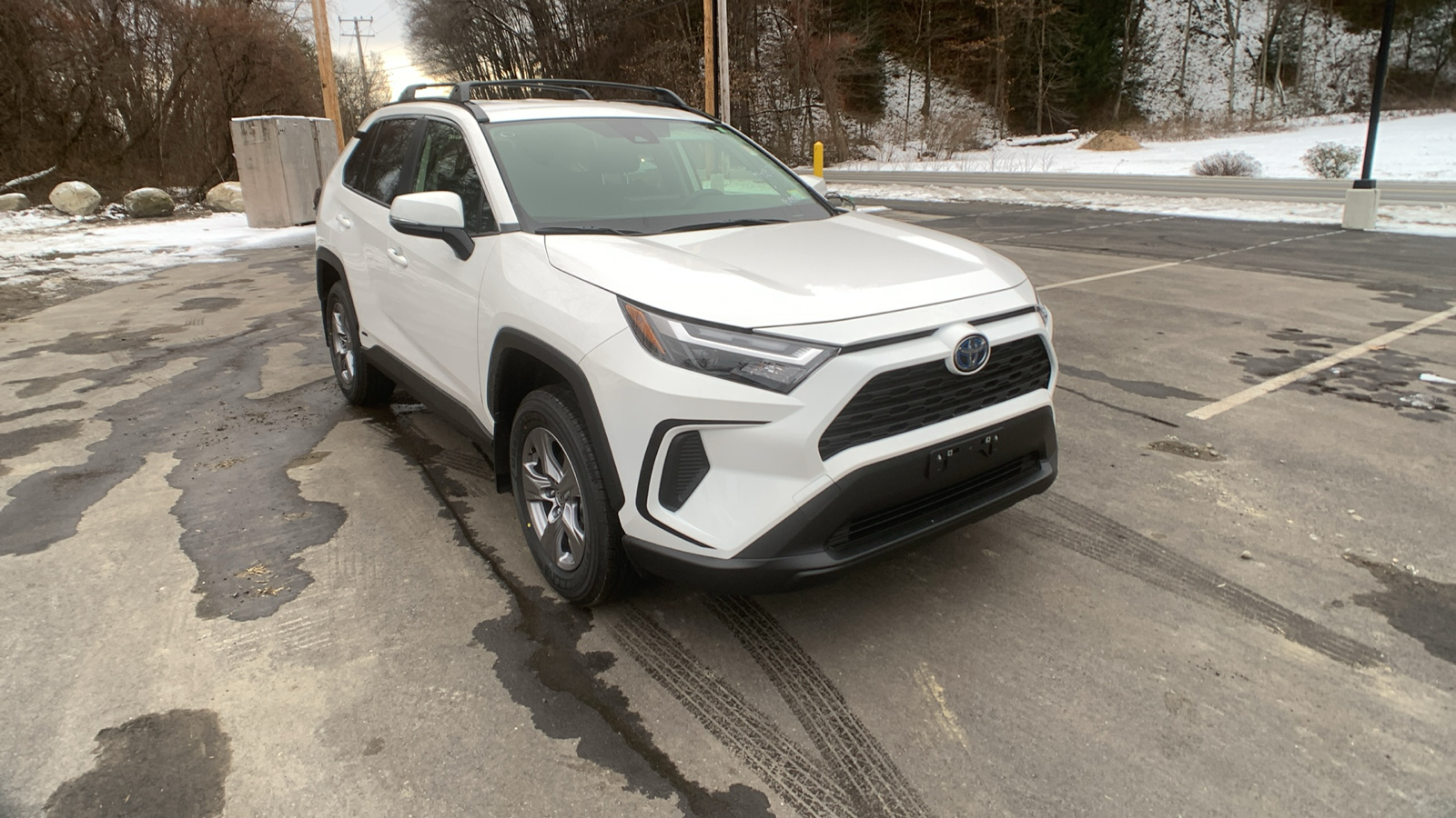 2024 Toyota RAV4 Hybrid LE 1