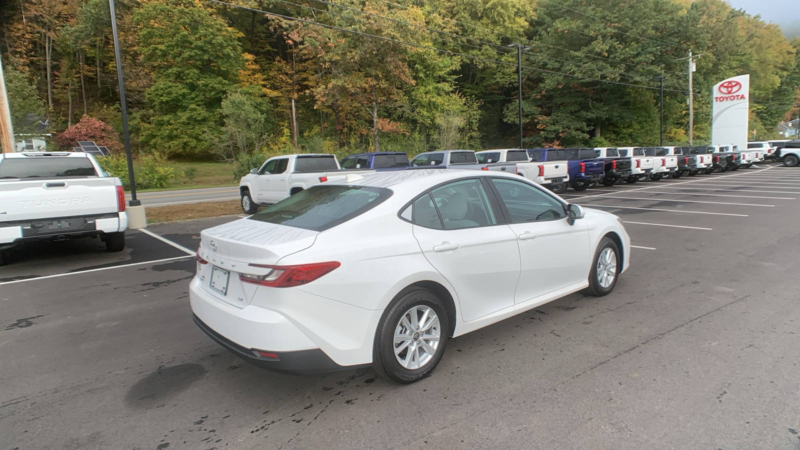 2025 Toyota Camry LE 3