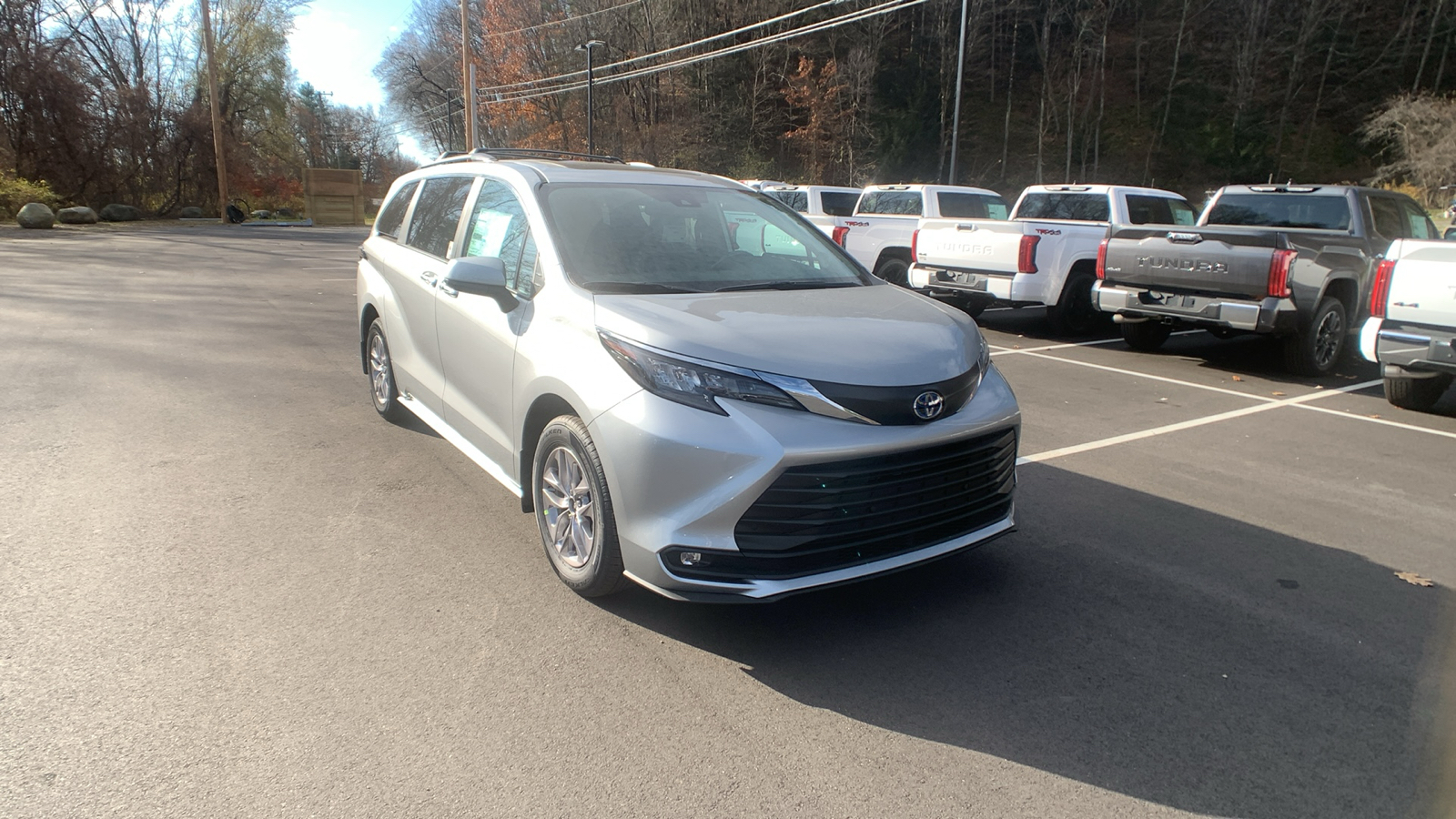 2025 Toyota Sienna XLE 1