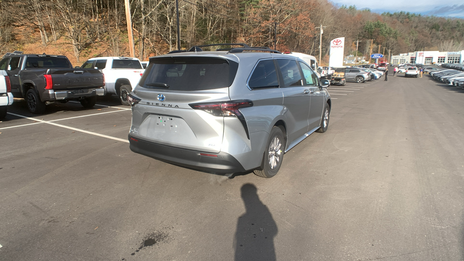 2025 Toyota Sienna XLE 3