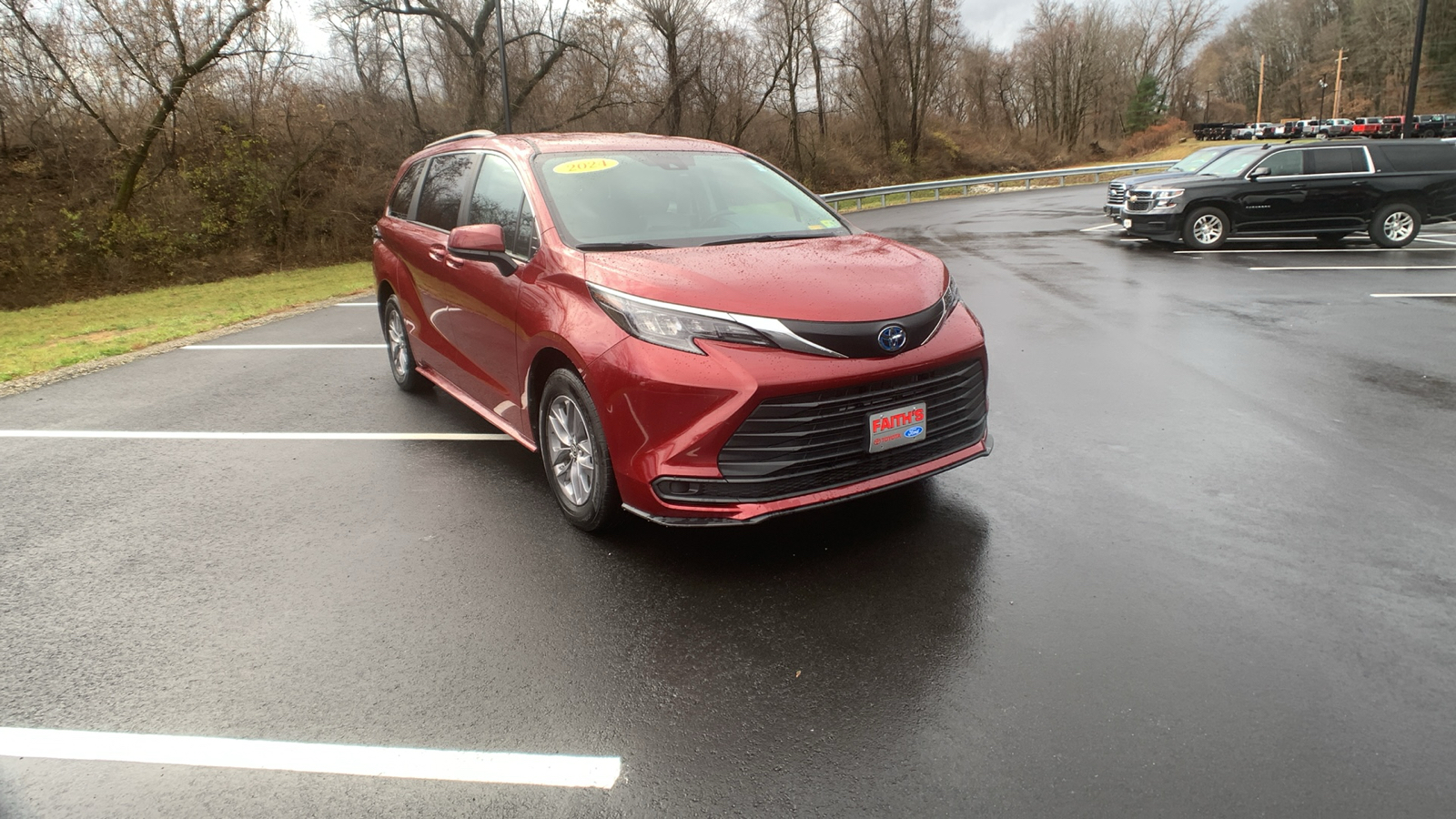 2024 Toyota Sienna LE 1