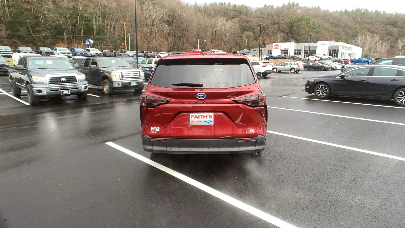 2024 Toyota Sienna LE 4