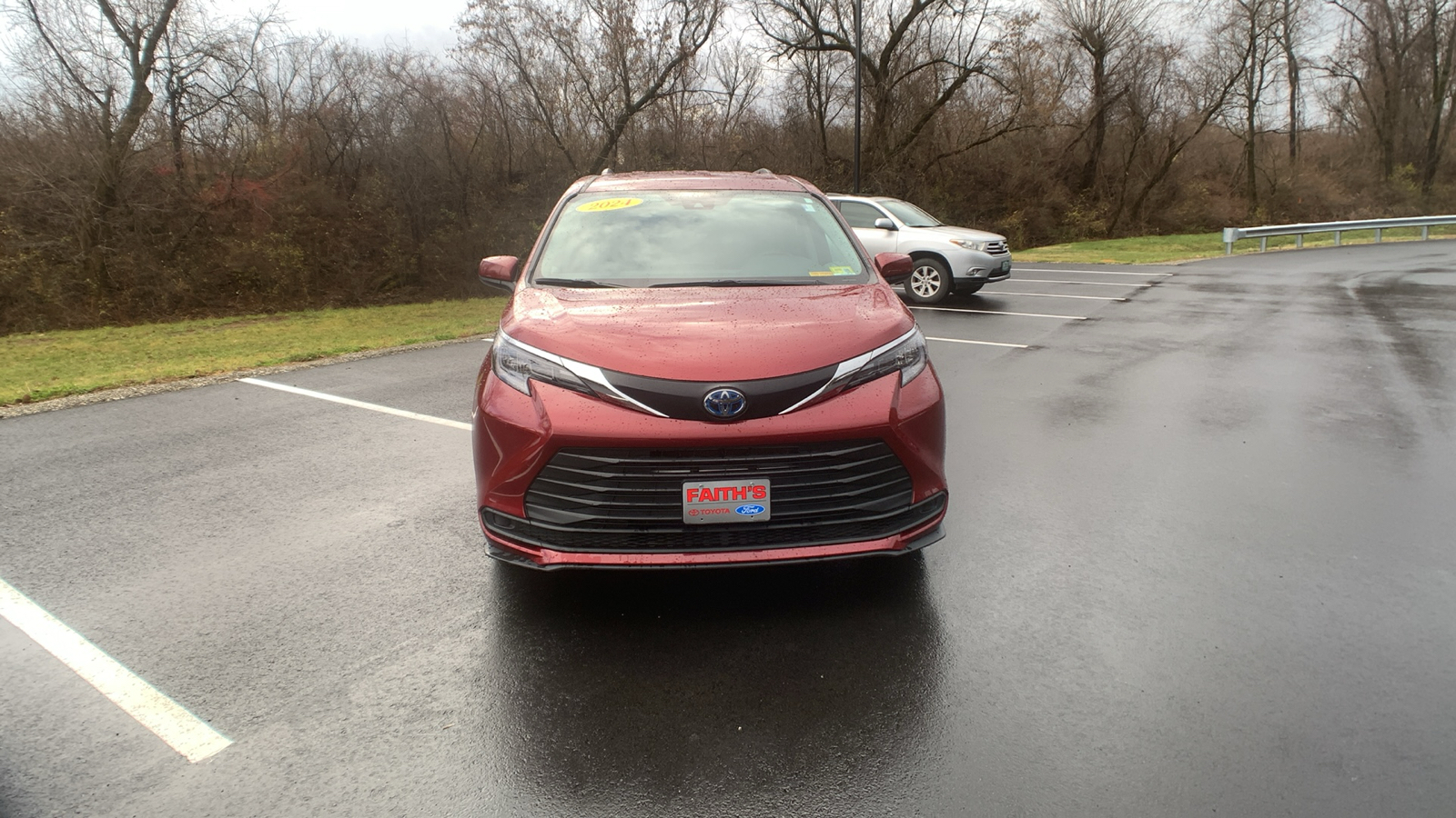 2024 Toyota Sienna LE 8