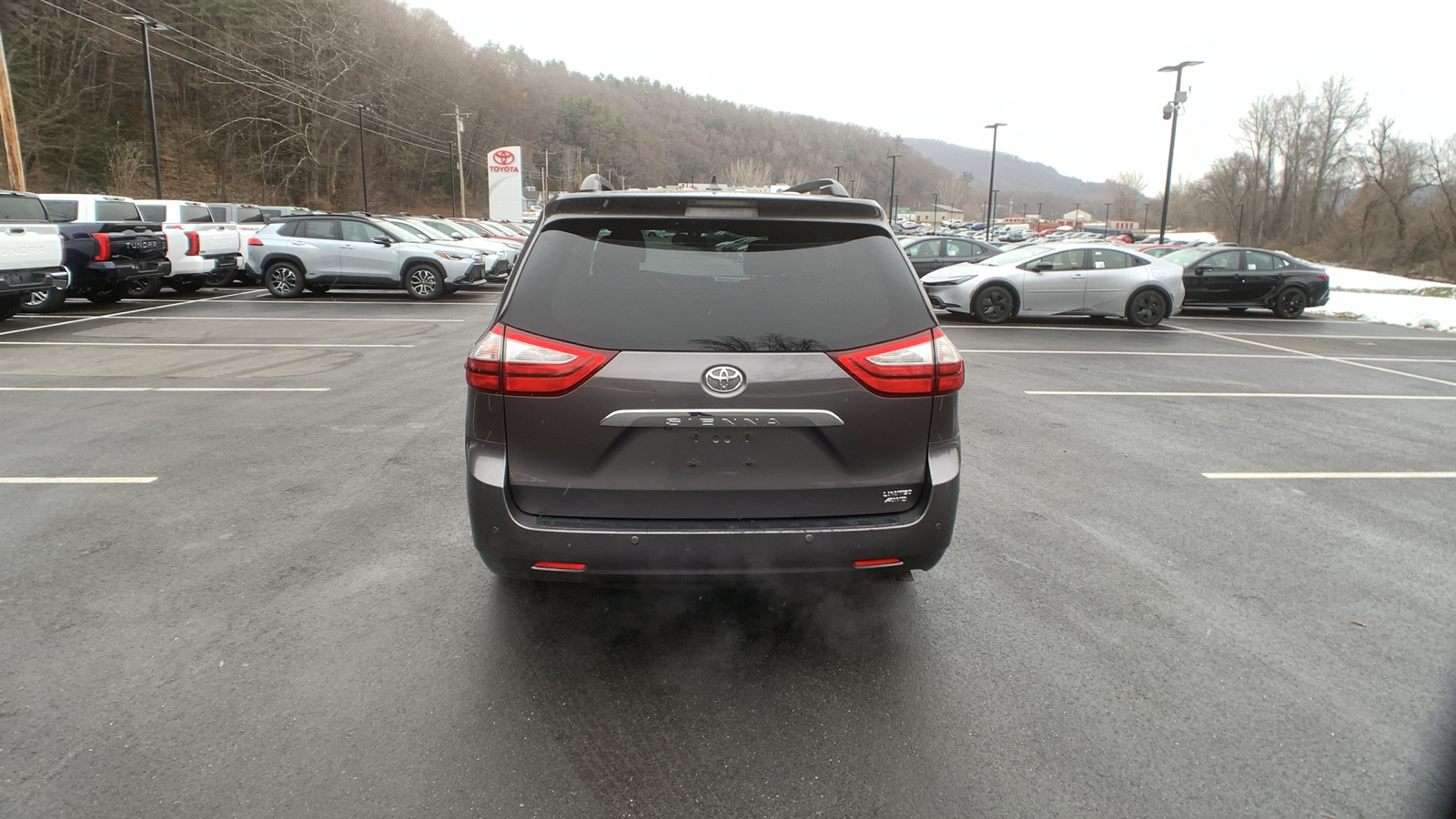 2017 Toyota Sienna  4