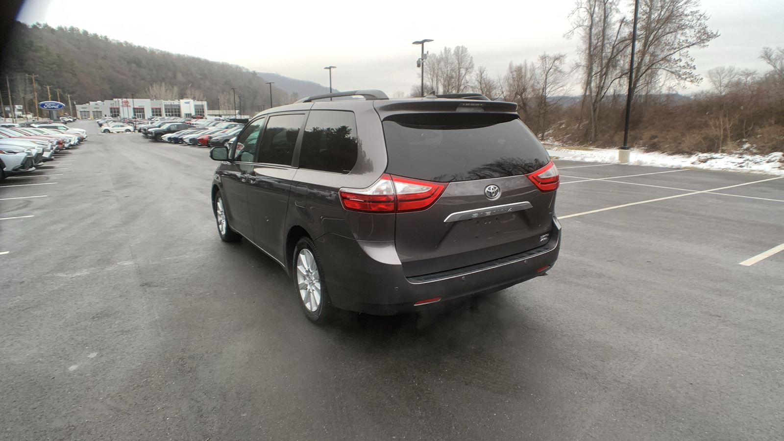 2017 Toyota Sienna  5