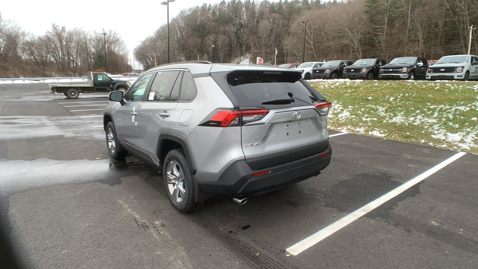 2025 Toyota RAV4 XLE 5