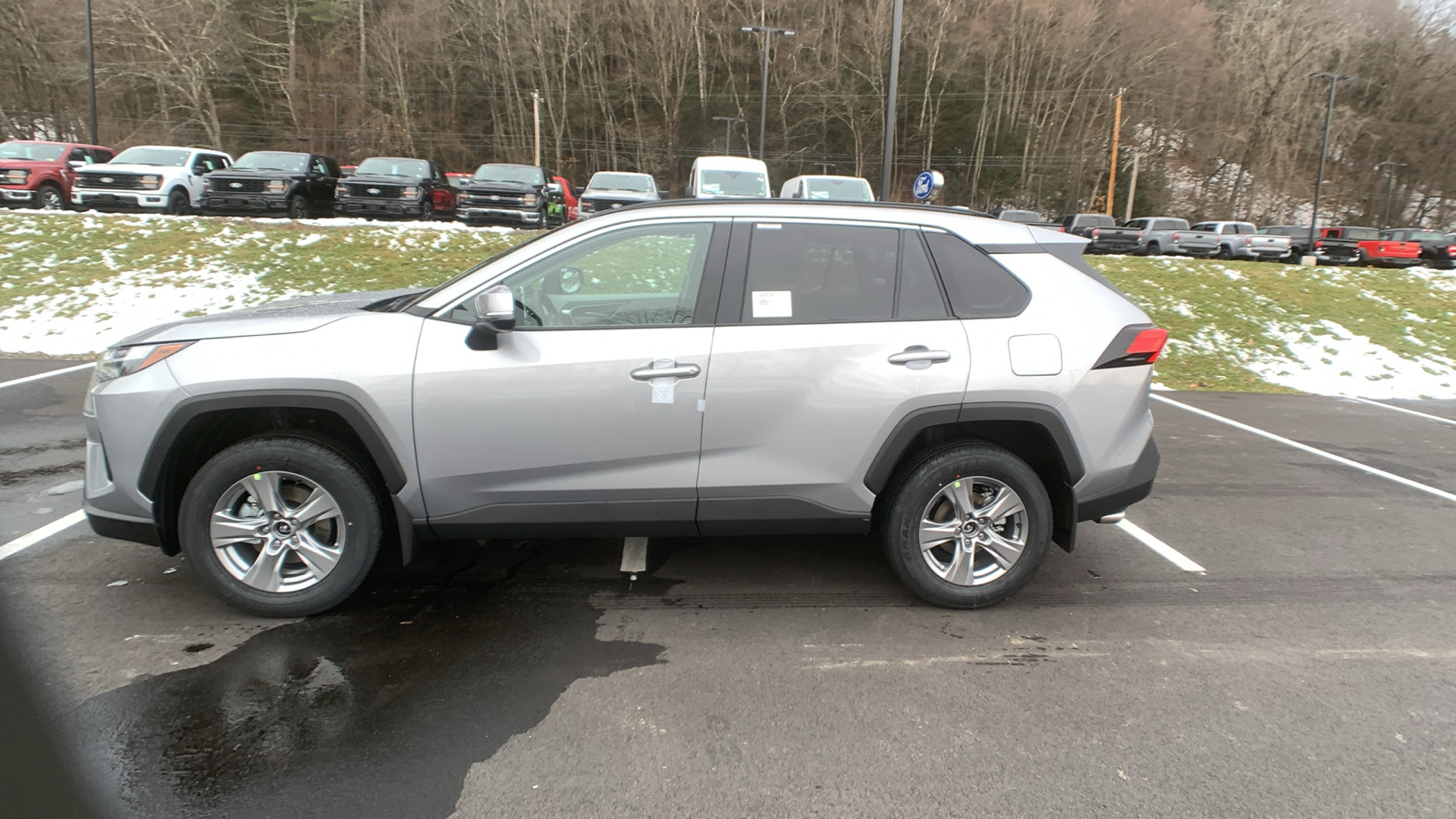 2025 Toyota RAV4 XLE 6