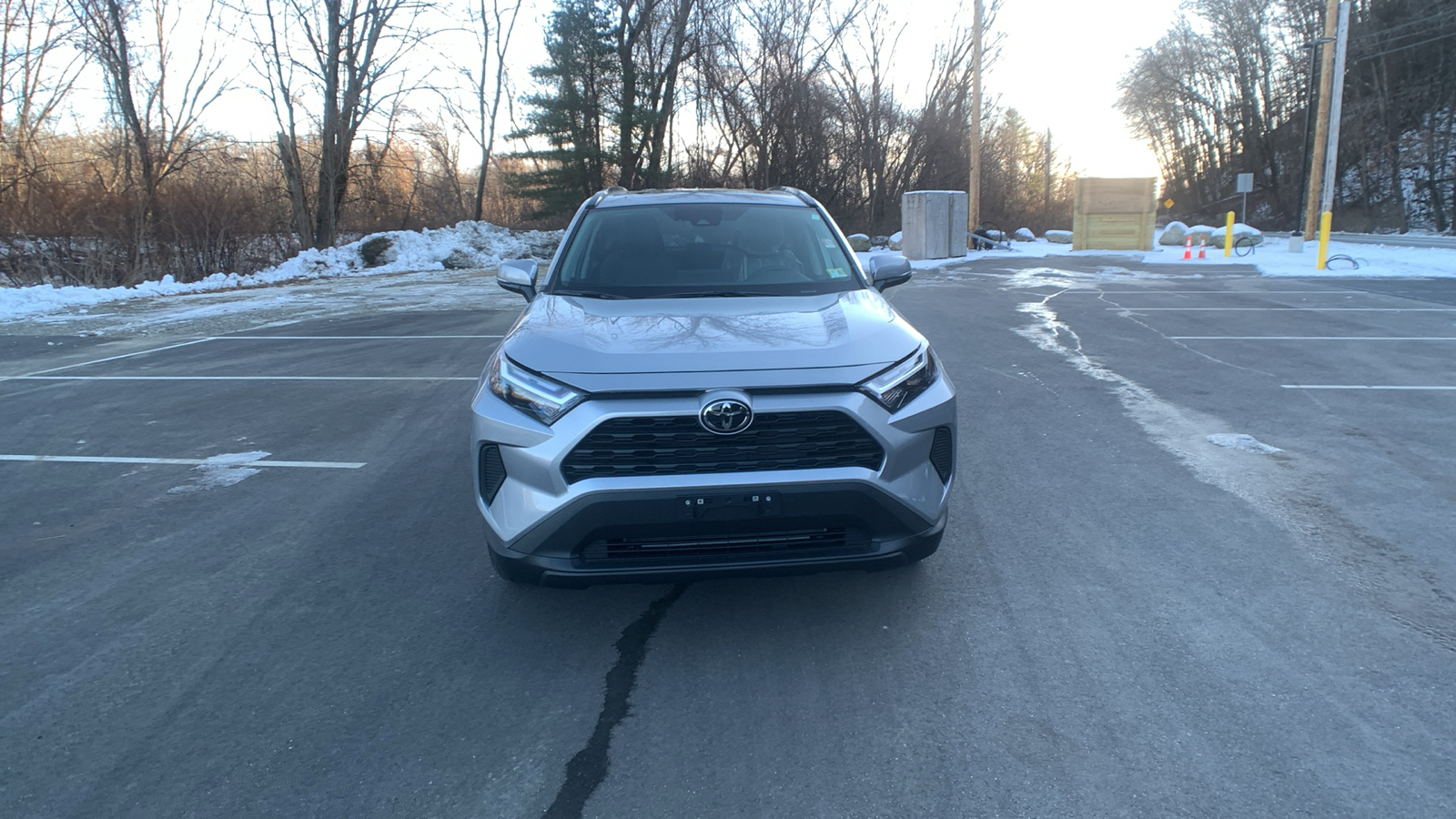 2025 Toyota RAV4 XLE 8