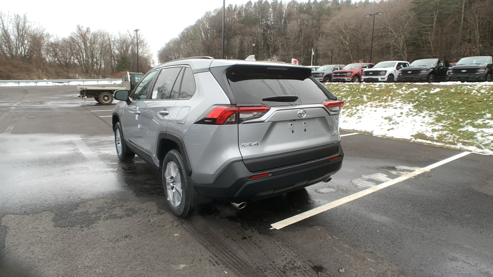 2025 Toyota RAV4 Hybrid XLE 5