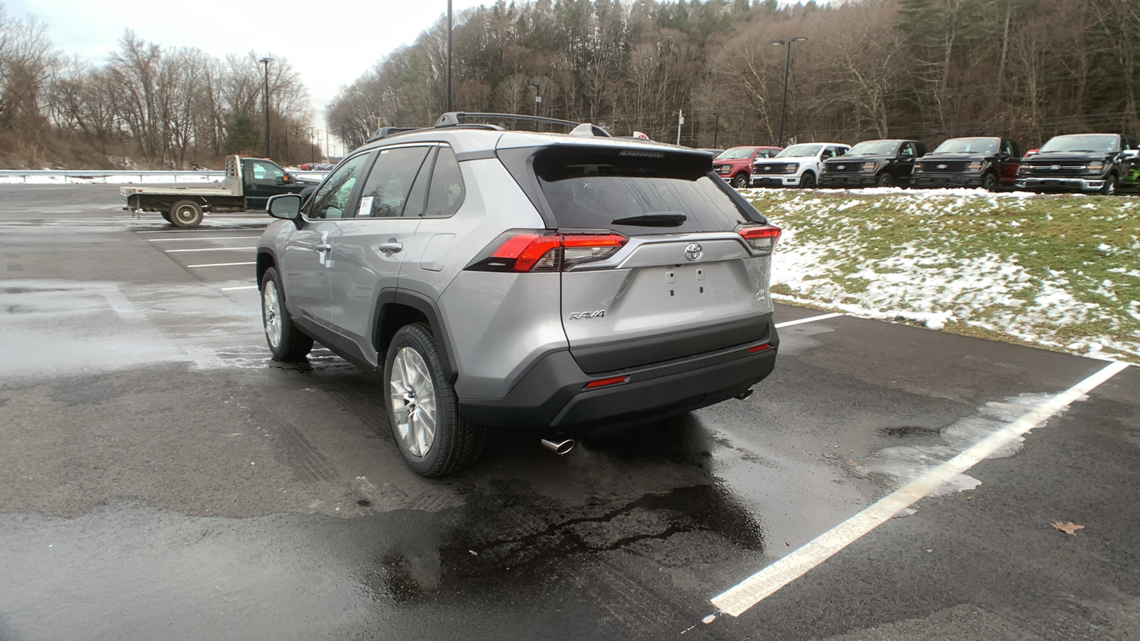 2025 Toyota RAV4 XLE Premium 5